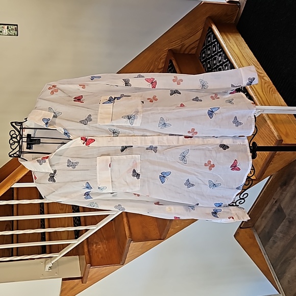 GAP Tops - 👚GAP SHEER BUTTON DOWN SHIRT 👚